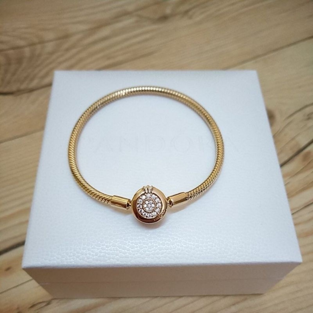 925 Sterling Silver & Rose Gold Plated Bracelet
Sparkling Crown O Snake Pandora